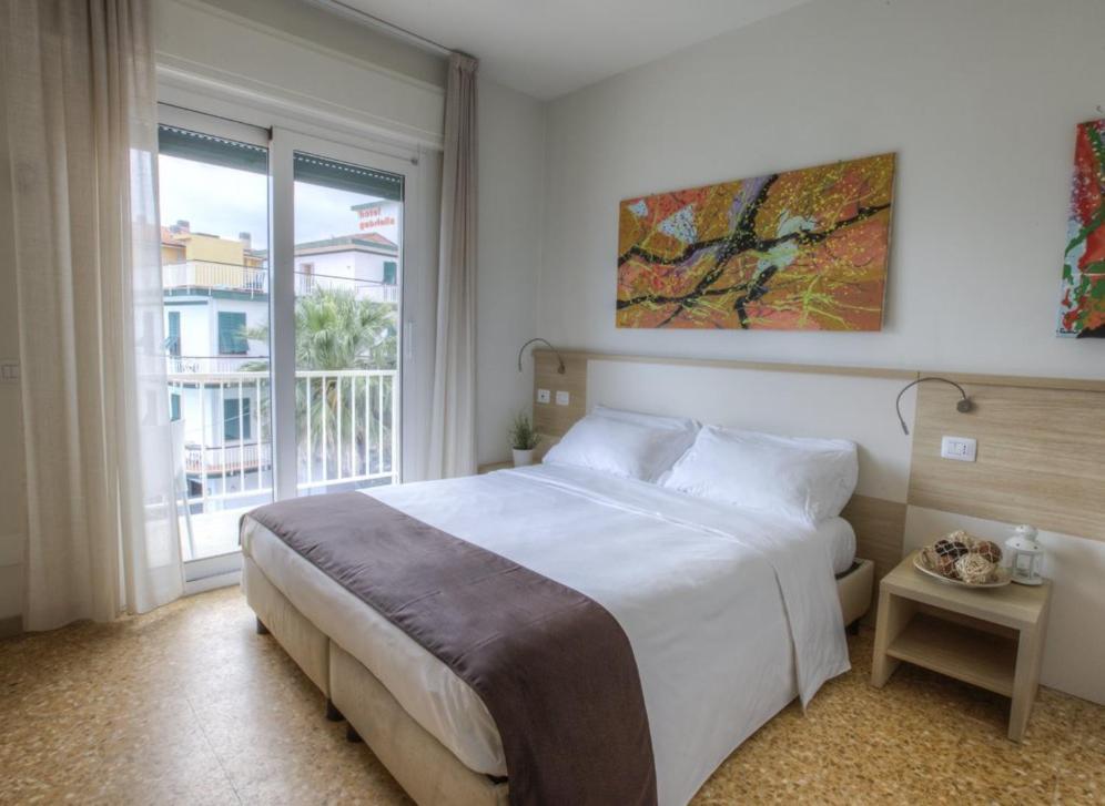 Double or Twin Room Side Sea View